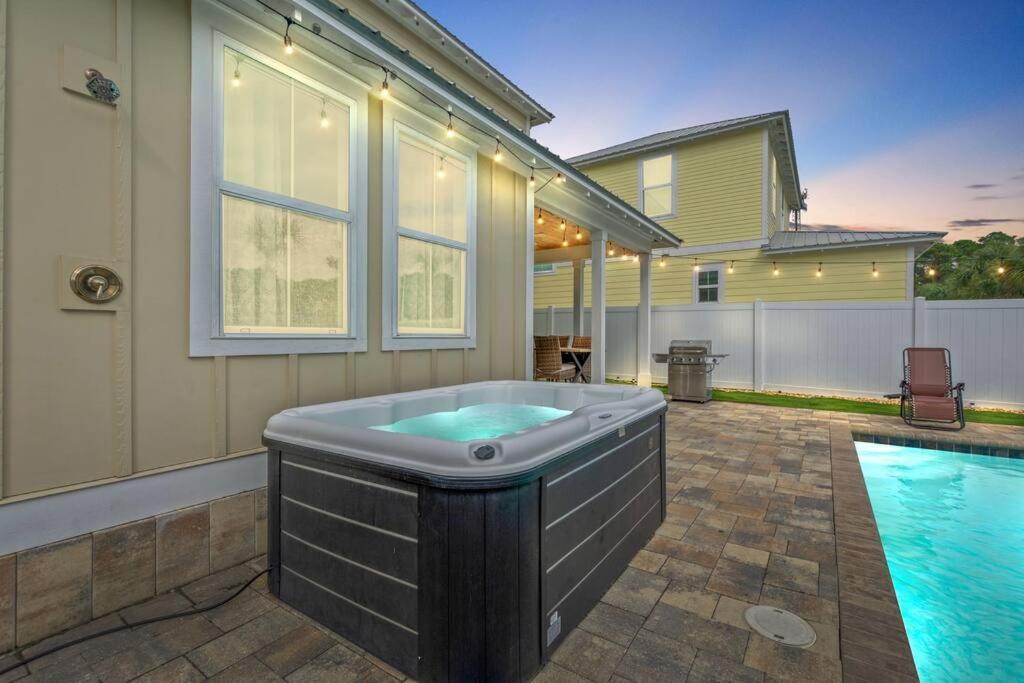 Sandy Palms, Heated Pool & Seasonal Hot Tub, 3 Min Walk To The Beach, W Golf Cart & Beach Gear * Panama City Beach