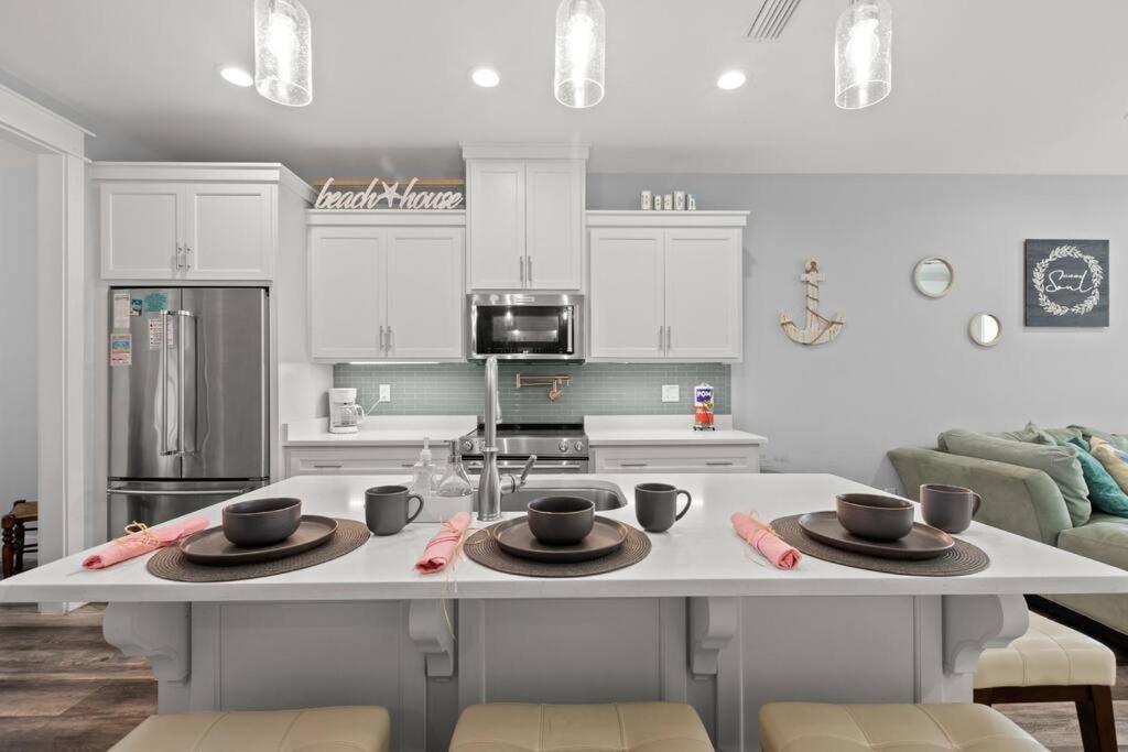Holiday home Sandy Palms, Heated Pool & Seasonal Hot Tub, 3 Min Walk To The Beach, W Golf Cart & Beach Gear