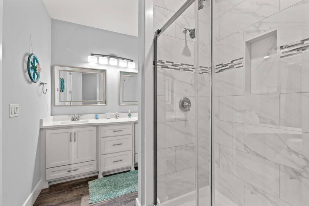 Sandy Palms, Heated Pool & Seasonal Hot Tub, 3 Min Walk To The Beach, W Golf Cart & Beach Gear *