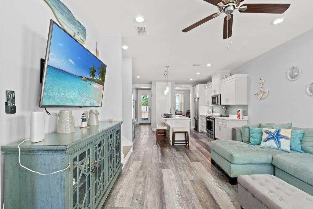 Holiday home Sandy Palms, Heated Pool & Seasonal Hot Tub, 3 Min Walk To The Beach, W Golf Cart & Beach Gear