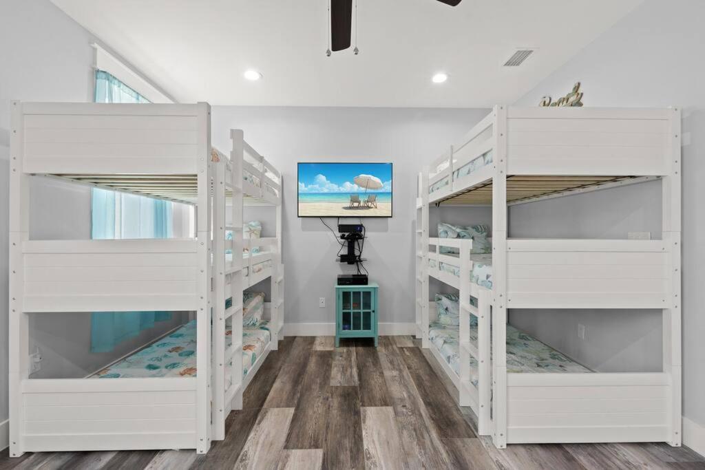 Holiday home Sandy Palms, Heated Pool & Seasonal Hot Tub, 3 Min Walk To The Beach, W Golf Cart & Beach Gear