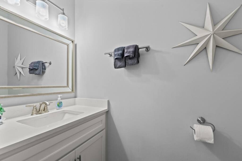 Sandy Palms, Heated Pool & Seasonal Hot Tub, 3 Min Walk To The Beach, W Golf Cart & Beach Gear