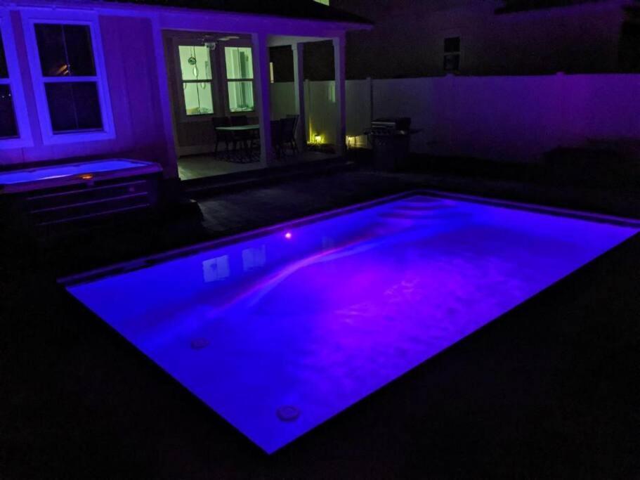 Sandy Palms, Heated Pool & Seasonal Hot Tub, 3 Min Walk To The Beach, W Golf Cart & Beach Gear Holiday home Panama City Beach