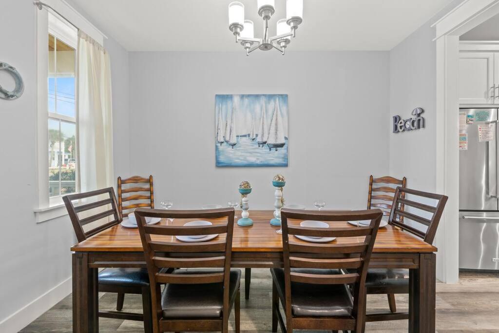 Sandy Palms, Heated Pool & Seasonal Hot Tub, 3 Min Walk To The Beach, W Golf Cart & Beach Gear * Panama City Beach